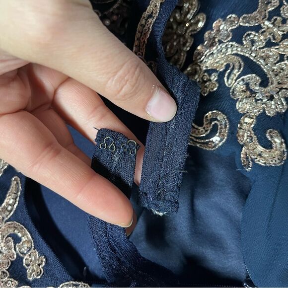 NWOT FLAW BETSY & ADAM | NAVY ROSE BEADED EMBROIDERY CHIFFON GOWN FORMAL 2 - Picture 11 of 12